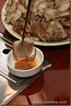 Jokbal – glazed pig’s feet at Sa Rang Chae by what2seeonline.com