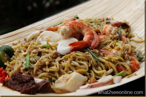 Singapore Hawker Food - Geylang Lor 29 Fried Hokkien Mee by what2seeonline.com