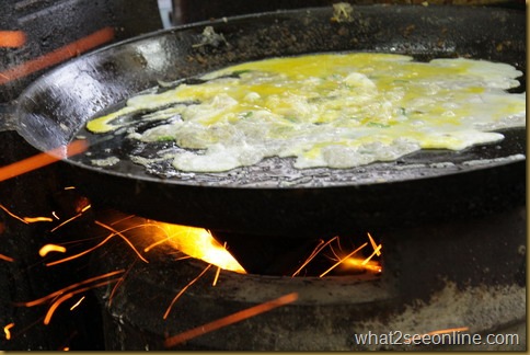 Oh Chien (Fried Oyster Omelette) around Penang by what2seeonline.com