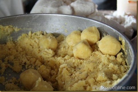 Goreng Pisang and Fried Fritters at Weld Quay, Penang by what2seeonline.com