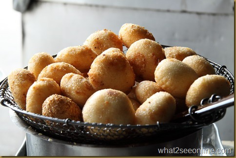 Goreng Pisang and Fried Fritters at Weld Quay, Penang by what2seeonline.com