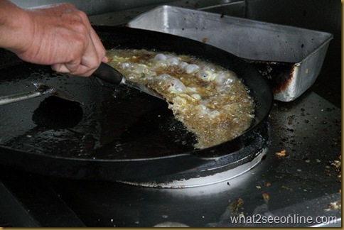 Oh Chien (Fried Oyster Omelette) around Penang by what2seeonline.com
