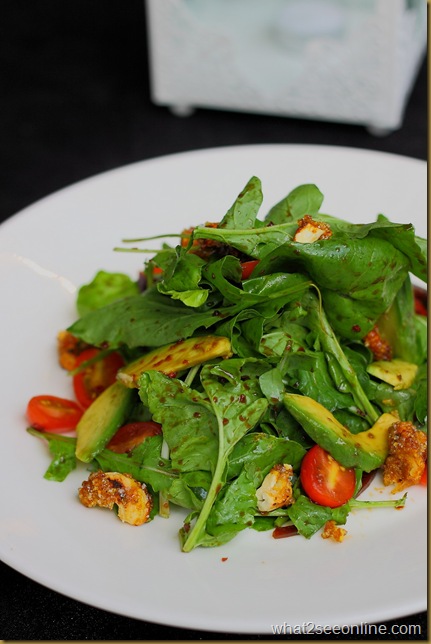 Chicken Schnitzel Sandwich with Mixed Rocket Salad, Tomato & Avocado _resize