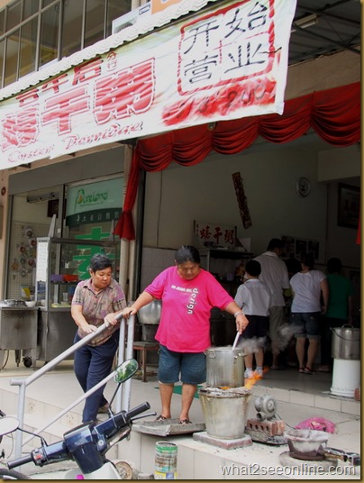 Oyster Porridge in Perak Road, Penang by what2seeonline.com