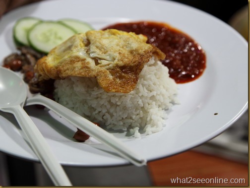 Palate-pleasing ‘nasi lemak’ at Nasi Lemak Cilibilis, Gurney Drive by what2seeonline.com