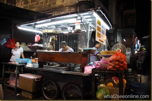 Hokkien Fried Noodle stall at Chulia Street by CK Lam of what2seeonline.com