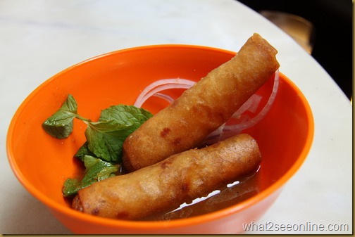 Penang Hawker Food at One Corner Cafe - Laksa soup and deep-fried popiah 