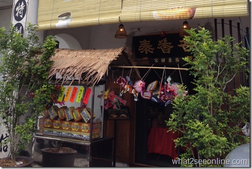 Traditional Mooncakes  in Penang for Mid-Autumn Festival by what2seeonline.com