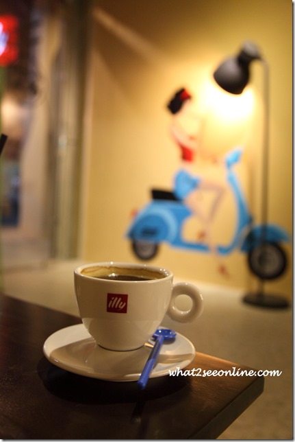 Acupaday – Cafe where Vespa and Illy works together