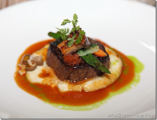 Beef rib eye with creamy mashed potatoes, asparagus and Bulgogi sauce