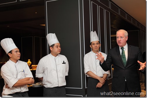 From L to R - Chef Dodi, Chef Lim and Chef Ong together with Mr Michael Hanratty, General Manager of G Hotel