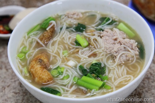 Beehoon with minced pork and deep-fried fish RM9 Seafood noodle - Beehoon cooked with minced pork and deep-fried fish