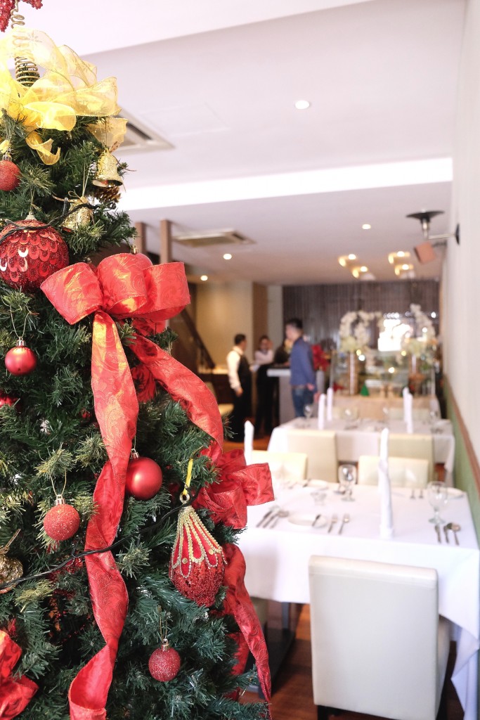 Restaurant Review, The O’lives Restaurant, Pulau Tikus, Penang, Waldorf Salad, The O'lives Trio, Tomato Pecorino Crumble, Black Olive Tapenade. Goat Cheese Chantily, Pan Grilled Duck Liver, Balsamic Pearl, Warm Soup of Winter, Cream of Chestnut and Ceps, Raspberry Sorbet, Normandy Pan-Roast Chicken Thigh, Pacific Salmon Fillet, 100 Days Grain Fed Austrlian Rib Eye Steak, Grilled Rack of Lamb, Cono Sur Tocornal Cabernet Sauvignon, Cono Sur Tocornal Chardonnay, Cono Sur Tocornal Sauvignon Blanc, Penang Food Blog, CK Lam, What2seeonline.Com. Christmas Menu, Chef Ryan Khang,