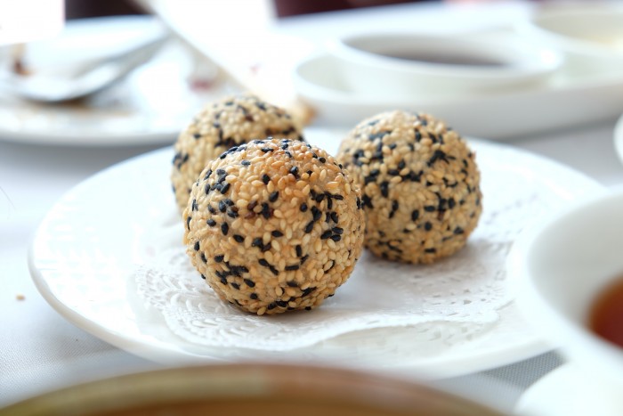 sesame ball with peanut filling