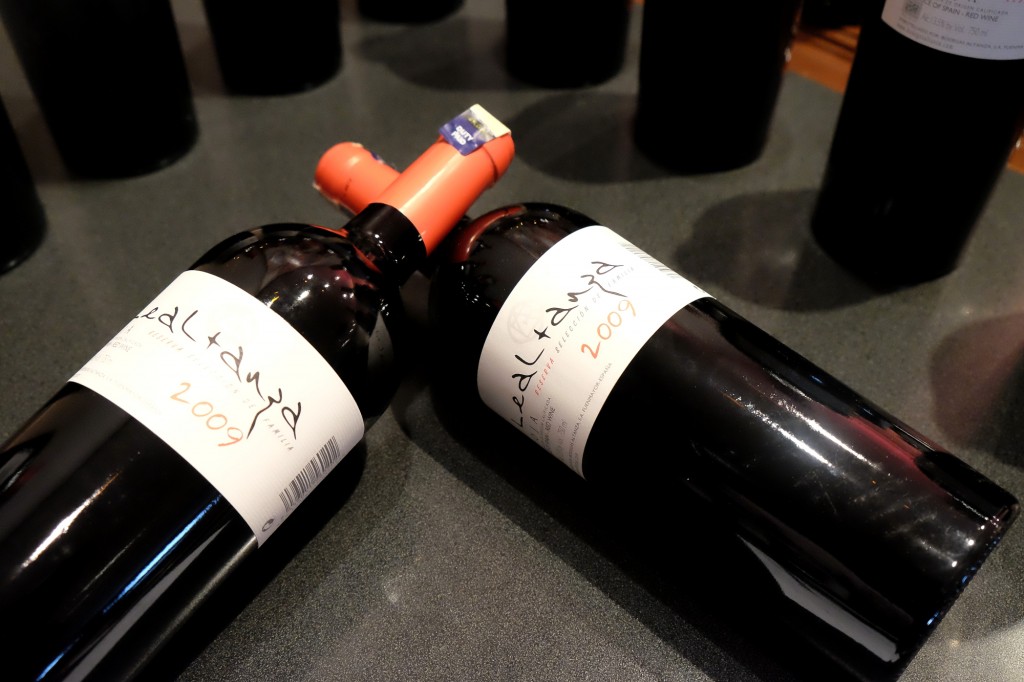 Bodegas Altanza, Wine Review, Wine Tasting, Bodegas Altanza Wine Dinner, Hotel Equatorial Penang, Spanish Winery Bodegas, Altanza, 2012 Le Altanza White Rioja, 2013 Bodegas Altanza Rioja Capitoso, 2009 Bodegas Lealtanza Rioja Reserva Seleccion de familia, 2008 Bodegas Altanza Rioja Lealtanza Reserva Club, 2008 Bodegas Altanza Rioja Reserva Serie de Artistas Contemporaneos Chinos, Penang Food Blog, What2seeonline.com, CK Lam, Wine Dinner in Penang, Spanish Wine, Sherwin Lao, Bodegas Altanza Winery, Wine Dinner in Hotel Equatorial Penang