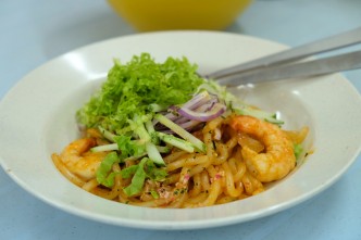 Hawker stall on Siam Road Penang, penang assam laksa, fried assam laksa, penang hawker food, Fried Laksa at Yan Yam Cafe on Siam Road in Penang, Penang Hawker Food, Assam Laksa, Penang Foood Blog, What2seeonline.com, CK Lam,