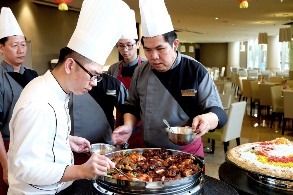 Chinese New Year Buffet at Eastin Hotel in Penang, CNY2017, Year of The Rooster, Penang Food BLog, CK Lam, What2seeonline.com, Chinese New Year @Eastin Hotel Penang, Chinese New Year, Chinese Specialties, Hotel Penang, Mandarin Orange, Yee Sang Dish, Bayan Lepas, Buffet, Chinese, Chinese New Year, Eastin Hotel, Invited Review, Penang, Pork Free