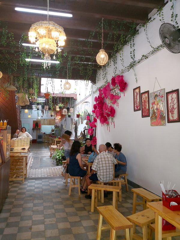 traditional chinese sweet dessert, teochew cuisine, cai kuih, melayu street, penang, penang food blog by ck lam @what2seeonline.com, chao xuan restaurant on melayu street in Penang, teow chew braised dishes with porridge and rice, local breakfast toast bread and kopi
