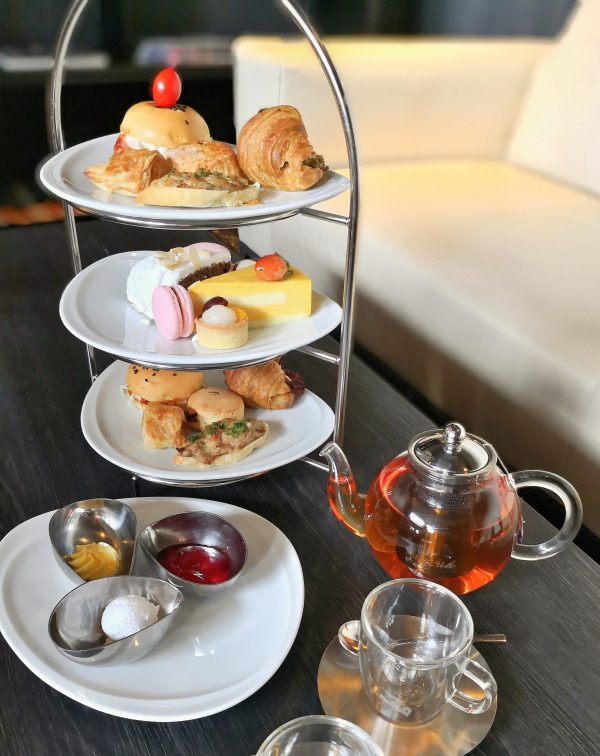 afternoontea, 2pmlounge, ghotelkelawai, ghotelgurney, penangfoodblog, cklam, what2seeonline.com, chocolatebomb, homemade scones, fruit tartlets, macarons, French pastries
