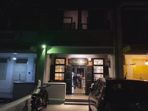 the black market penang, black market, Penang, 黑市, cafe on chow thye road, george town cafe, snow beer, burnt cheese cake, apple fries, build own pasta, cklam, what2seeonline.com, penang food blog,