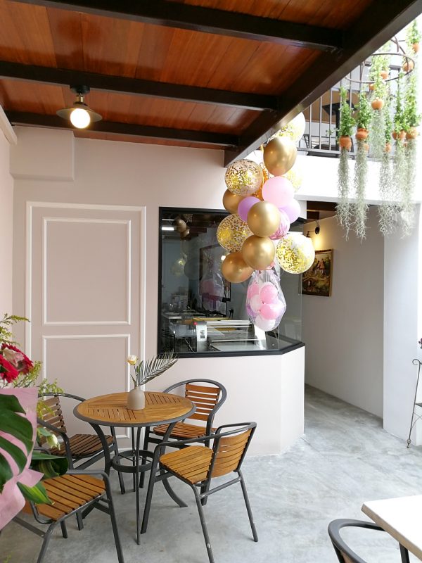 bakery, cafe, coffee, la vie en rose malaysia, la vie en rose patisserie, beignets, french pastry, madeleines, madeleine tower, penang cafe, lebuh melayu, penang food hunt, dessert place in Penang, Penang food blog, sponge cake madeleine, CK Lam @what2seeonline.com Gateau au Chocolat, French tea cake, French cafe,
