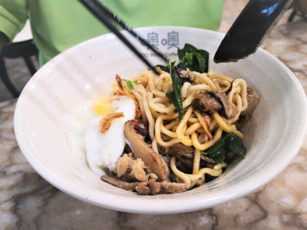 Ck Lam, George Town, Gottlieb Road, Non-Halal, Noodle Soup, Penang, Penang Food Blog, Penang Hawker Food, Penang Street Food, Street Food, What2seeonline.Com, Fried Oyster, Pan Mee, OO White Coffee Cafe at Waterfall Hotel, Pulau Tikus, Penang