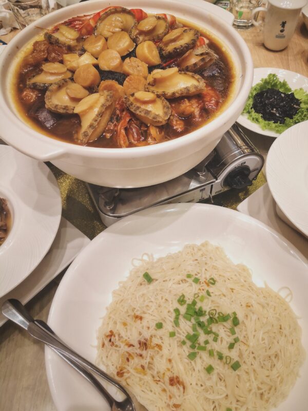 Putien Malaysia, Puti, GurneyParagon Mall, Auspicious Reunion Dinner Menu, Chinese New Year Banquet Set Menu 2022, Ck Lam, CNY Reunion Dinner, Gong Xi Fa Cai, Lunar New Year, Penang Food Blog, Reunion Dinner Set Menu, What2seeonline.Com, Year Of The Tiger, Putien Abalone Yu Sheng, Putien's Abalone Pot of Goodies, Putien Poon Choi, 