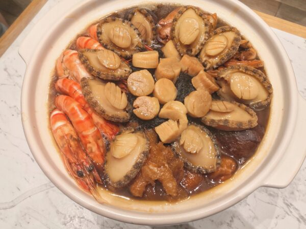 Putien Malaysia, Puti, GurneyParagon Mall, Auspicious Reunion Dinner Menu, Chinese New Year Banquet Set Menu 2022, Ck Lam, CNY Reunion Dinner, Gong Xi Fa Cai, Lunar New Year, Penang Food Blog, Reunion Dinner Set Menu, What2seeonline.Com, Year Of The Tiger, Putien Abalone Yu Sheng, Putien's Abalone Pot of Goodies, Putien Poon Choi, 