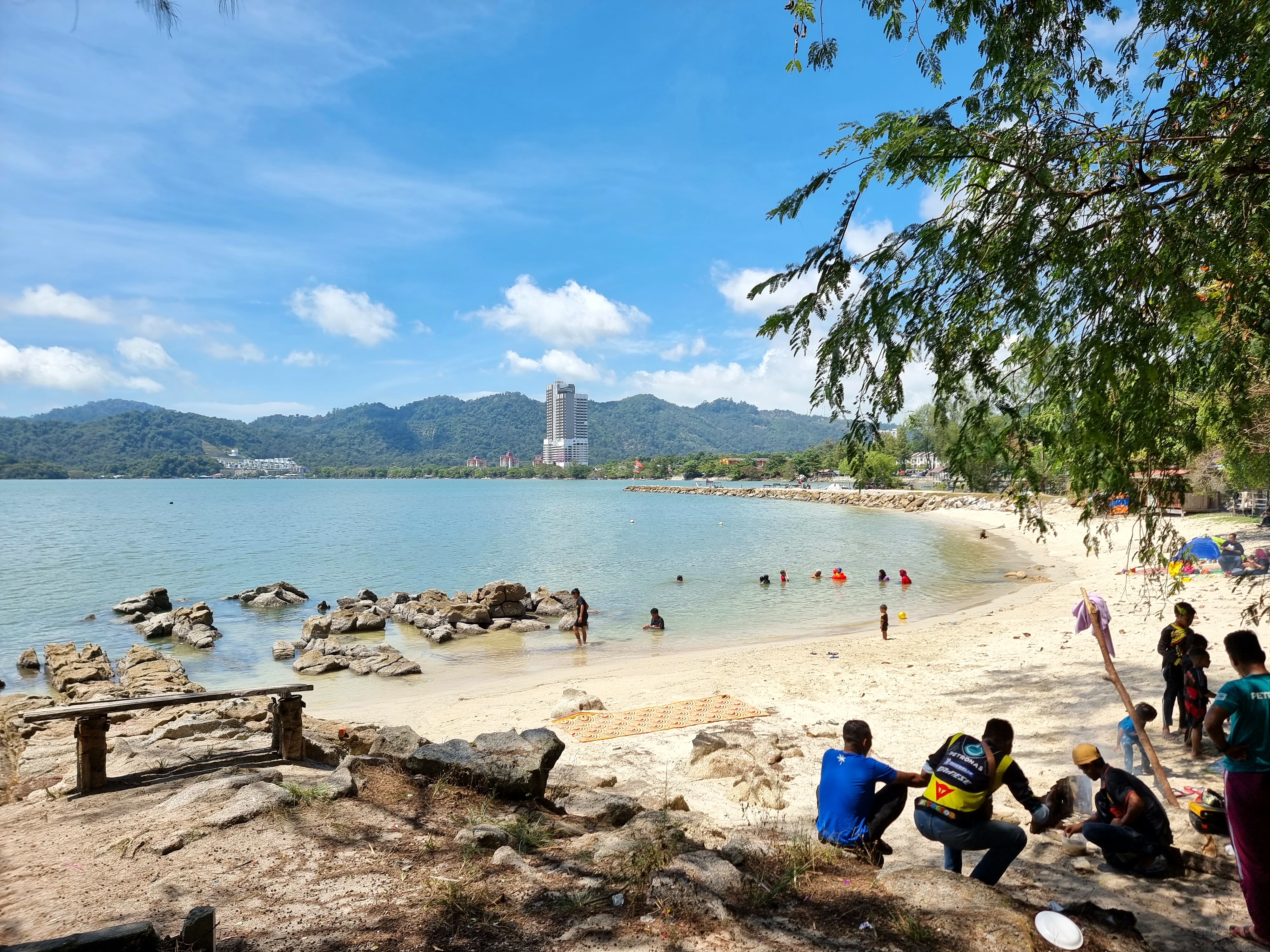 Pak Tam Mee Udang, Pantai Teluk Bayu in Teluk Kumbar, Bayan Lepas, Penang, Muslim-owned food stall in Penang, Malay-style prawn noodle, CK Lam, Penang Food Blog, What2seeonline.com, Penang Food Hunt,
